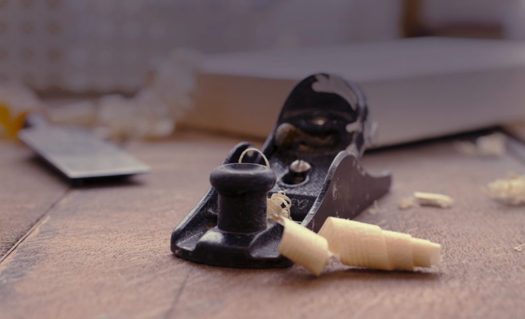 Hand plane with wood shavings